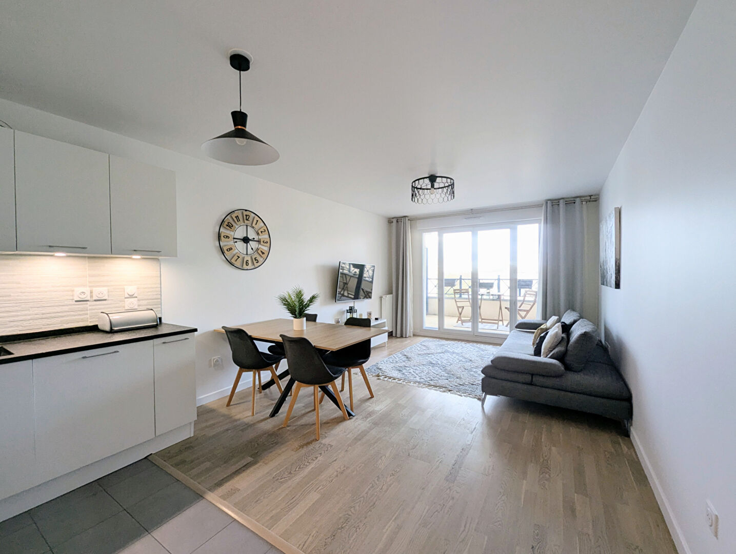 À louer - T3 meublé rénové avec balcon et 2 parkings - Le Plessis-Robinson