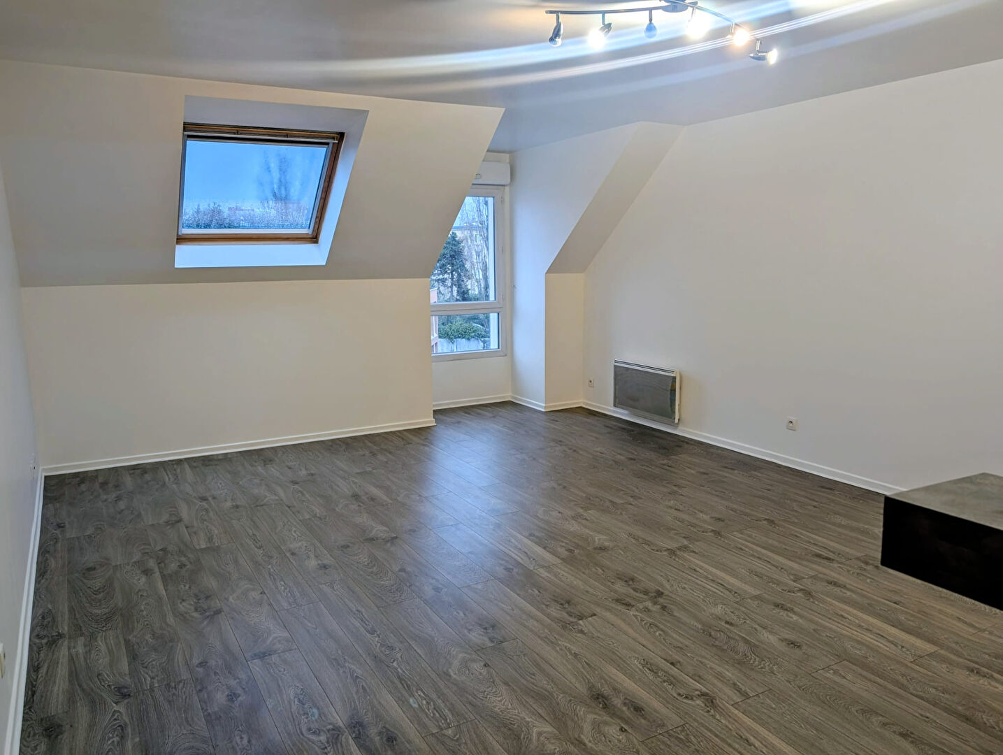 À louer - 2 pièces lumineux - Dernier étage avec ascenseur - Parking - Châtenay-Malabry (secteur Avenue du Bois)