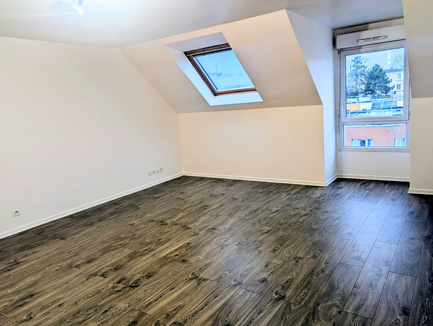 À louer - 2 pièces lumineux - Dernier étage avec ascenseur - Parking - Châtenay-Malabry (secteur Avenue du Bois)