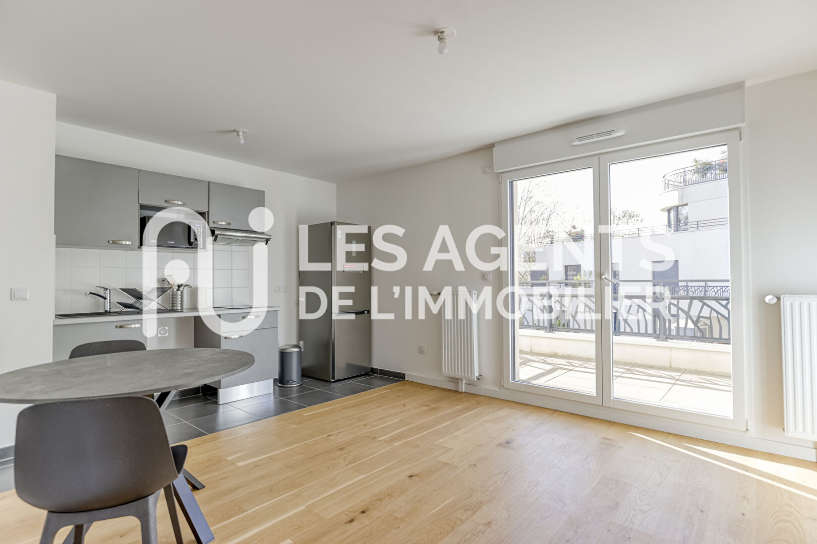 Colombes Arc Sportif  2 pièces meublé avec grand balcon Immeuble 2024